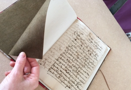 Conservation et restauration d'un manuscrit du 17ème siècle à Caen - Atelier de reliure à Caen